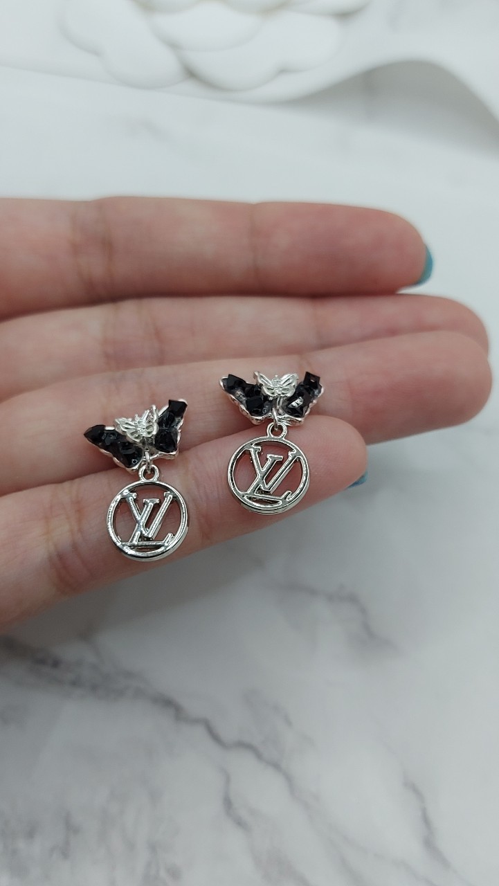 20240418_132713999_iOS 聖誕特價!!LV迷你LOGO小蝴蝶設計