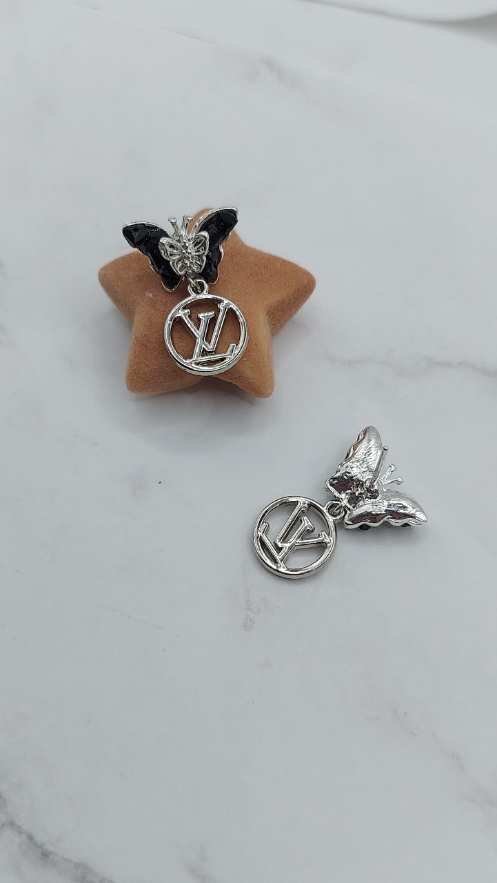 20240418_132714369_iOS 聖誕特價!!LV迷你LOGO小蝴蝶設計