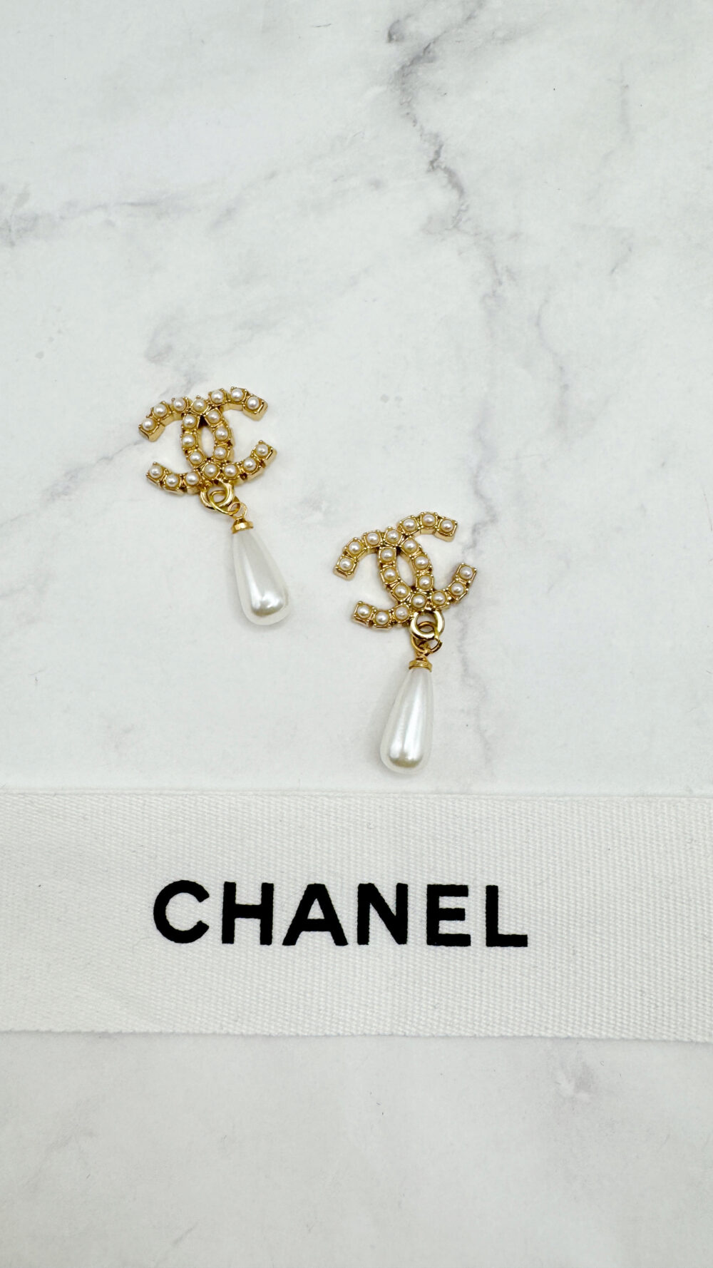 20240830_145404851_iOS 16mm小雙C垂墜水滴珍珠