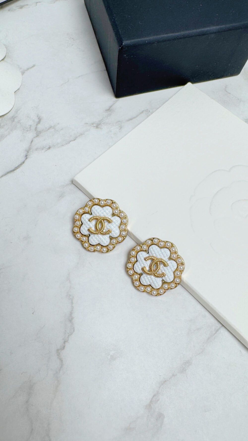 20251014_124821730_iOS 全館特價!!白色閃鑽幸運草