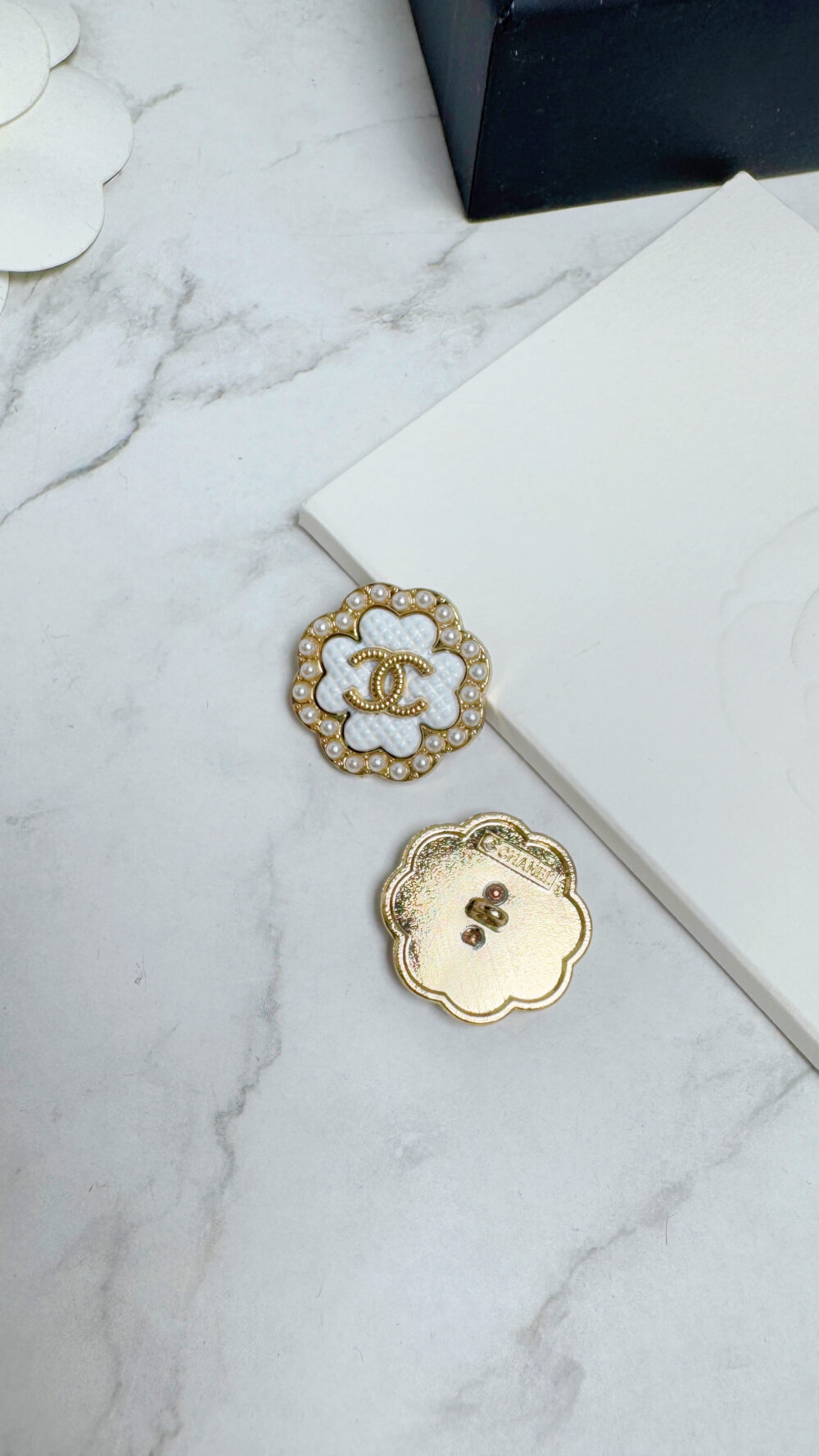 20251014_124822263_iOS 全館特價!!白色閃鑽幸運草