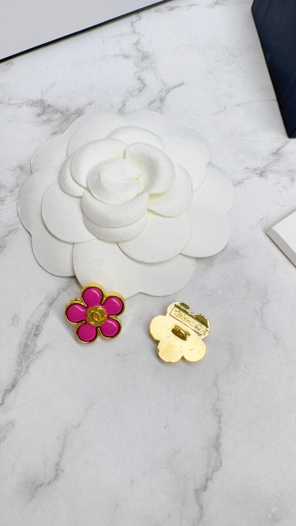 20251014_125544317_iOS 全館特價!!深粉色小花