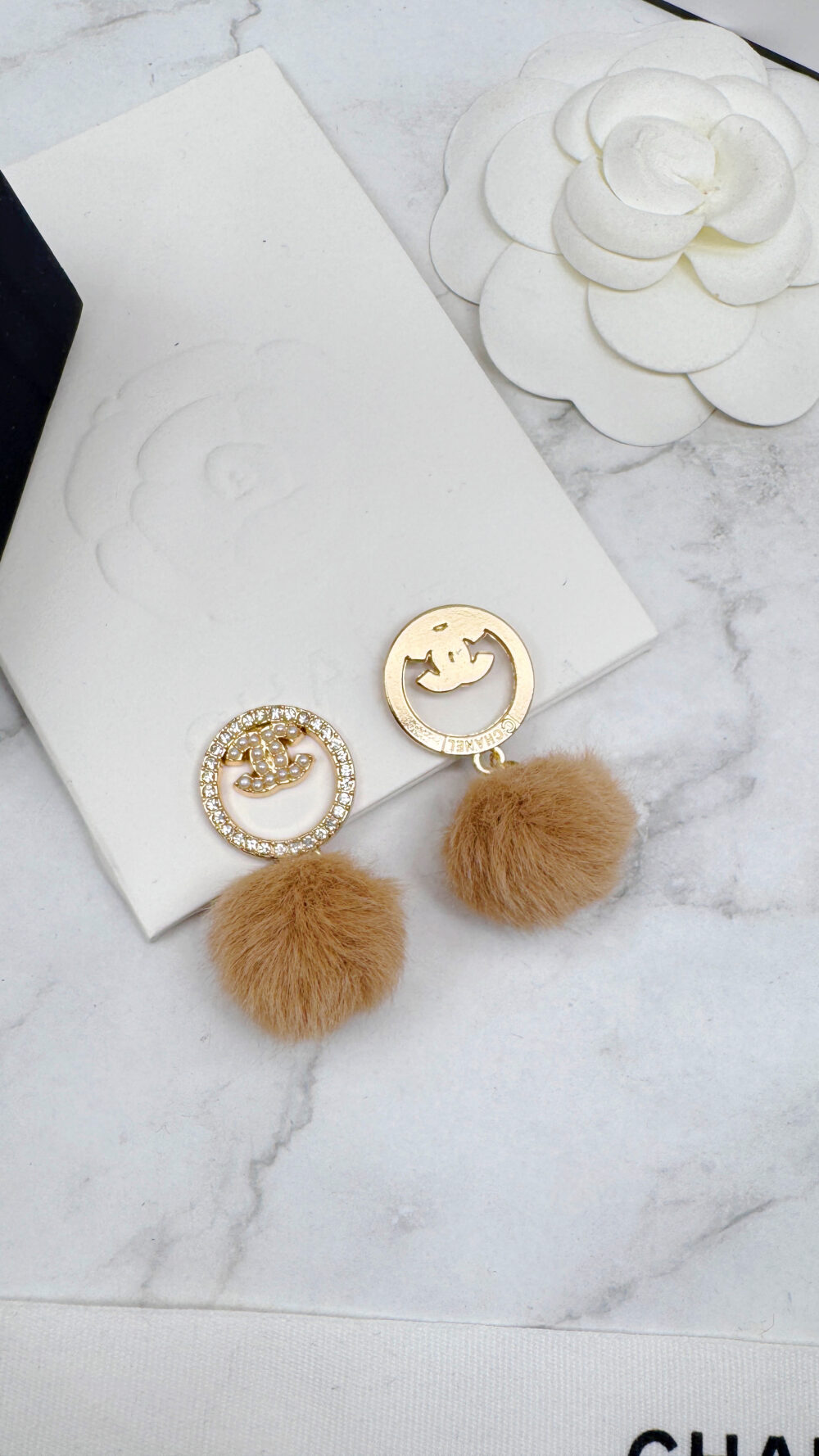 20251028_071148629_iOS 全館特價!!咖色絨毛球球