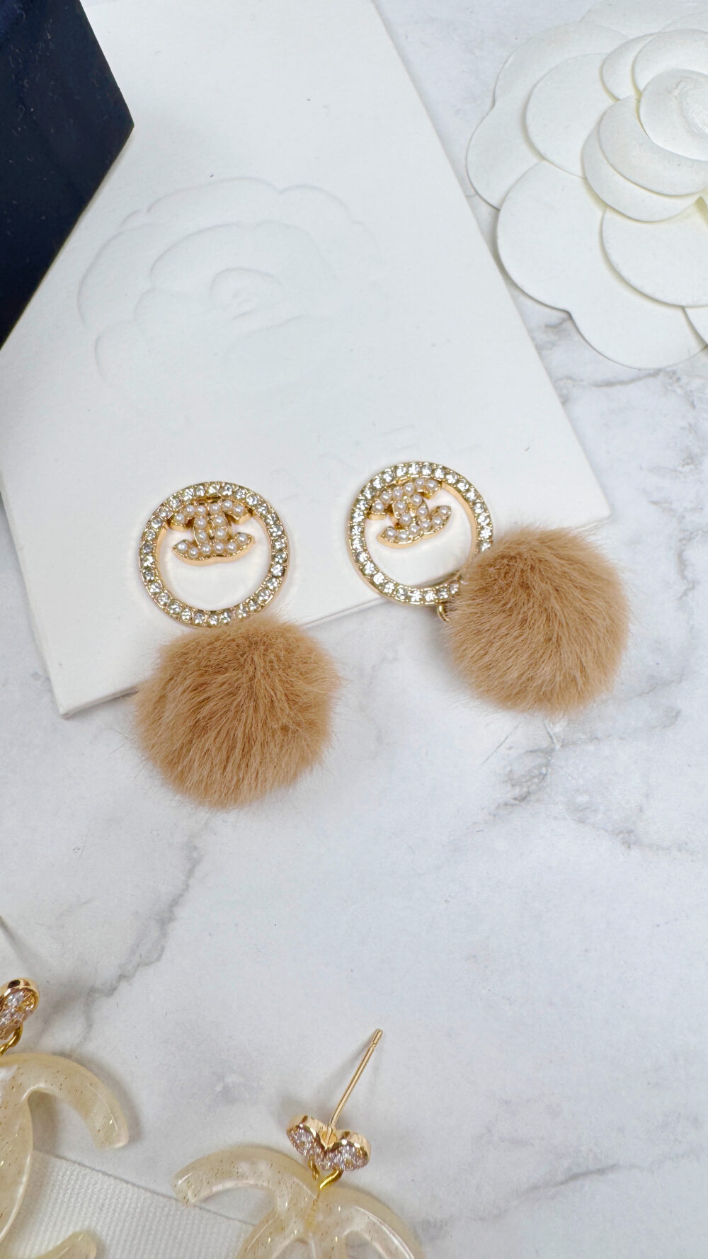 20251028_071149138_iOS 全館特價!!咖色絨毛球球