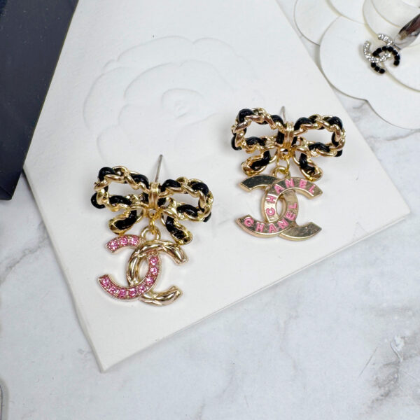 全館特價!!皮穿鍊蝴蝶結+不對稱粉色香扣