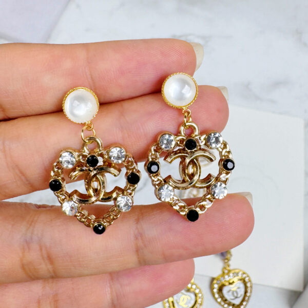 全館特價!!貓眼簍空愛心黑白閃鑽