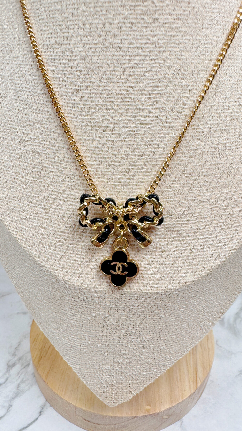 20251106_172734774_iOS 全館特價!!皮穿鍊蝴蝶結項鍊&黑色幸運草