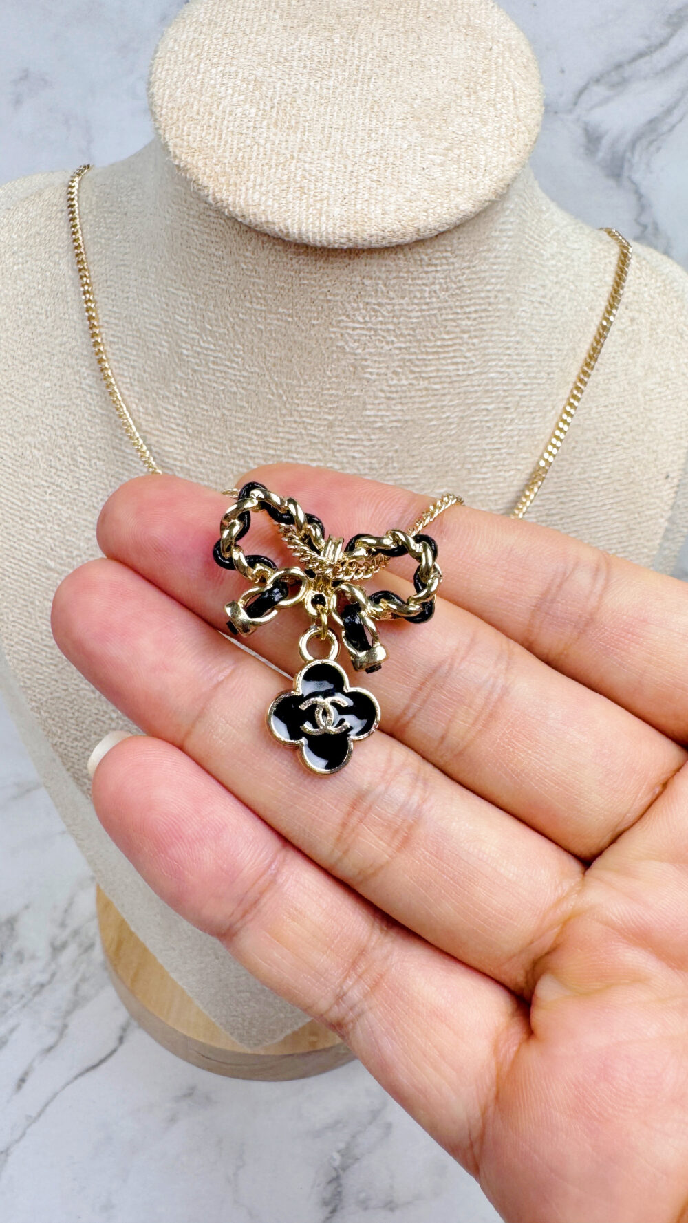 20251106_172735349_iOS 全館特價!!皮穿鍊蝴蝶結項鍊&黑色幸運草