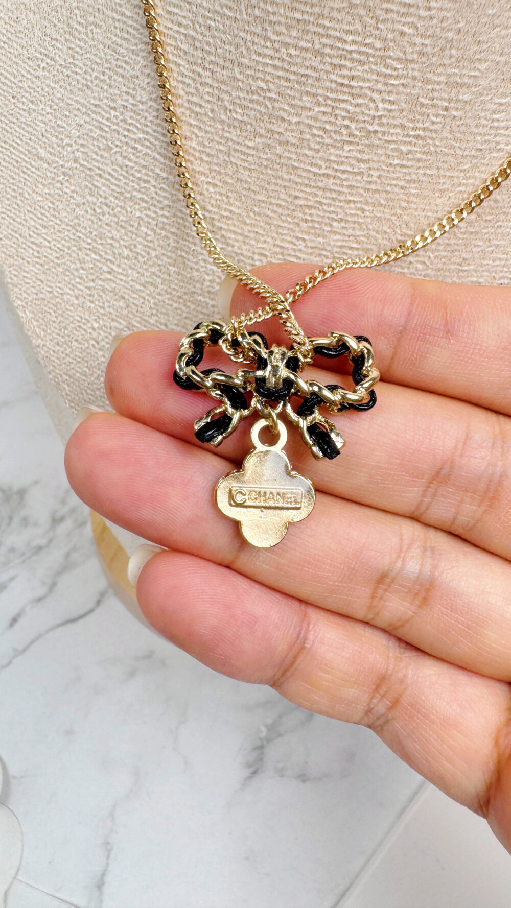 20251106_172736533_iOS 全館特價!!皮穿鍊蝴蝶結項鍊&黑色幸運草