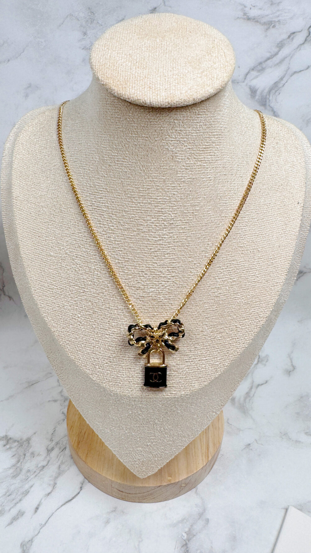 20251106_173056931_iOS 全館特價!!皮穿鍊蝴蝶結項鍊&黑色鎖頭