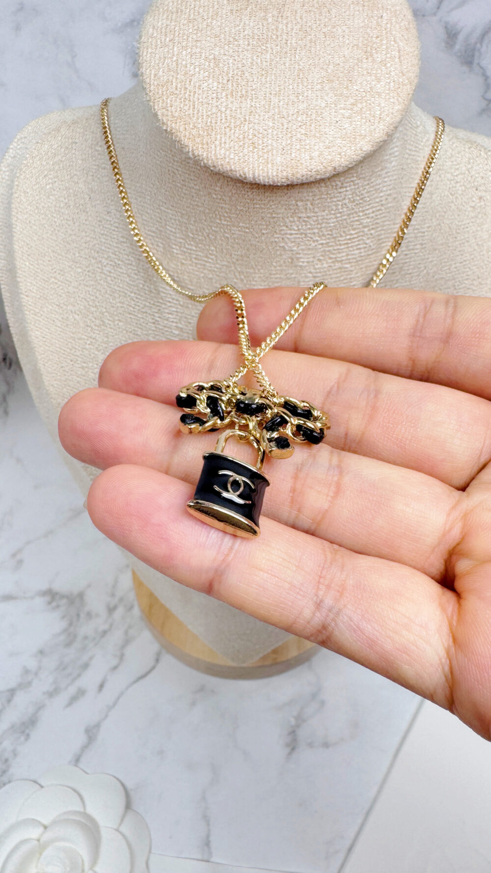 20251106_173057578_iOS 全館特價!!皮穿鍊蝴蝶結項鍊&黑色鎖頭