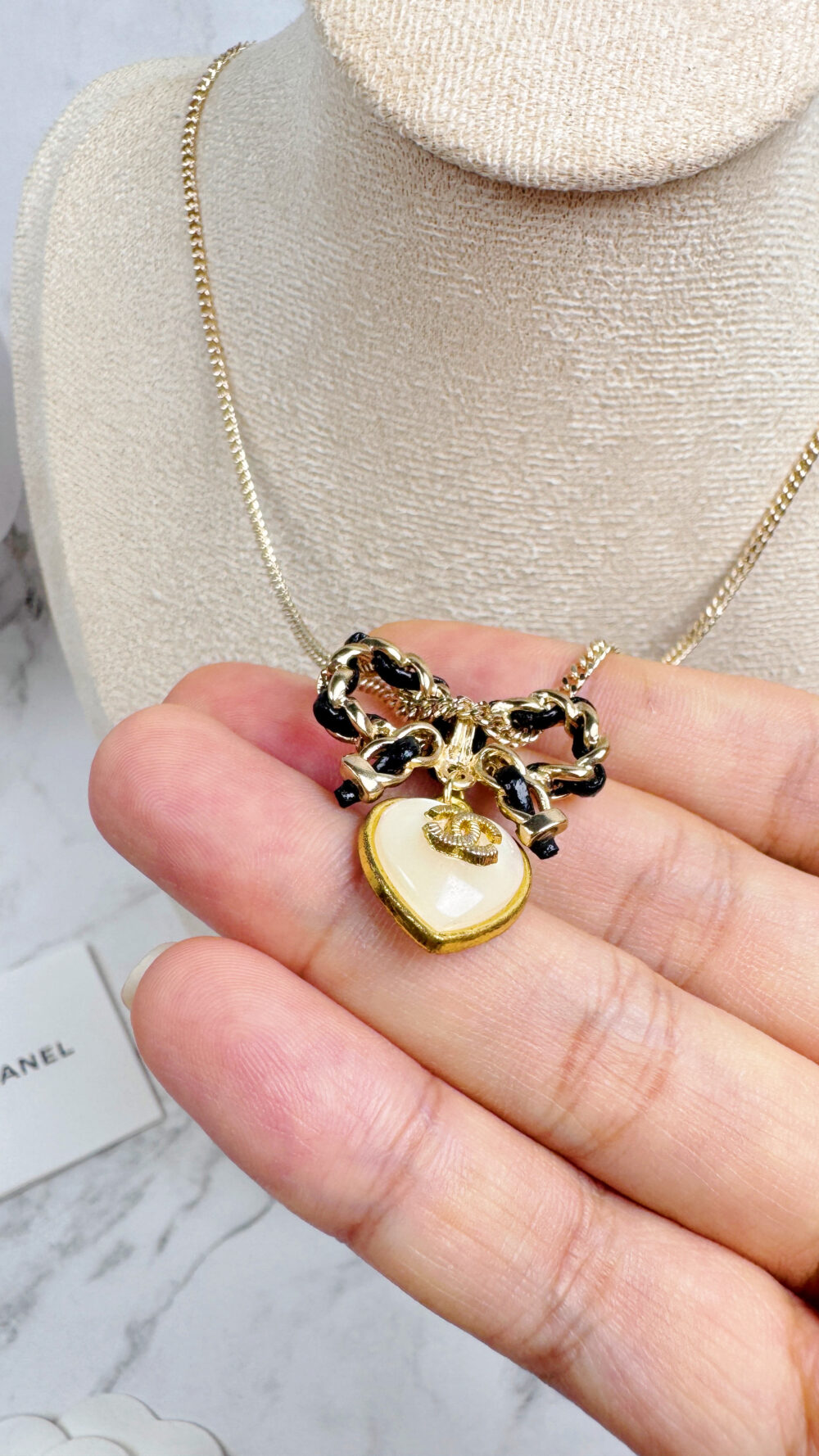 20251106_182740191_iOS 全館特價!!皮穿鍊蝴蝶結項鍊&蛋白石愛心