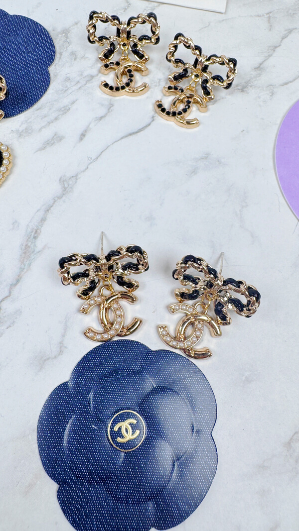 全館特價!!皮穿鍊蝴蝶結 菱格紋+珍珠