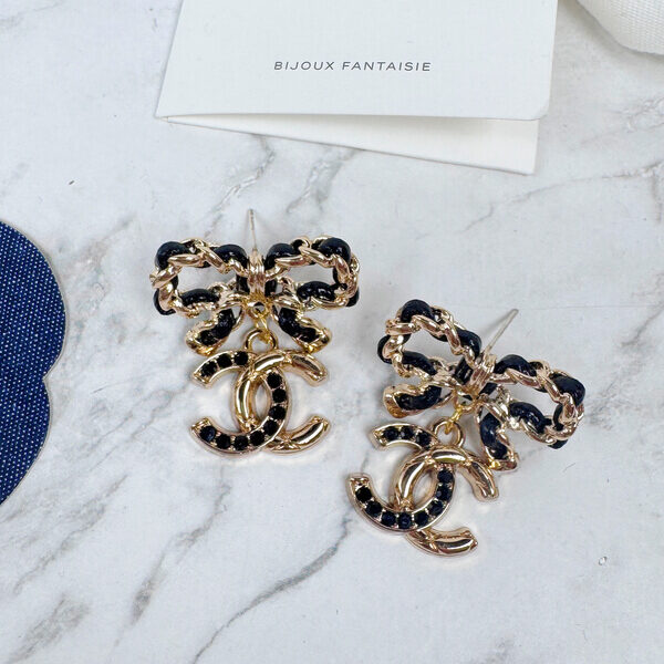 全館特價!!皮穿鍊蝴蝶結 菱格紋+黑鑽