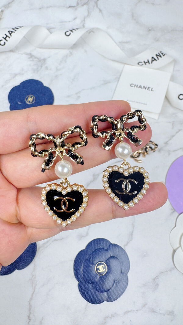 全館特價!!皮穿鍊蝴蝶結 黑色珍珠愛心