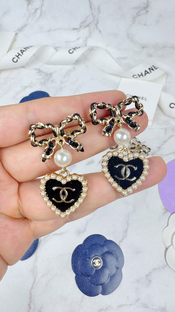 全館特價!!皮穿鍊蝴蝶結 黑色珍珠愛心