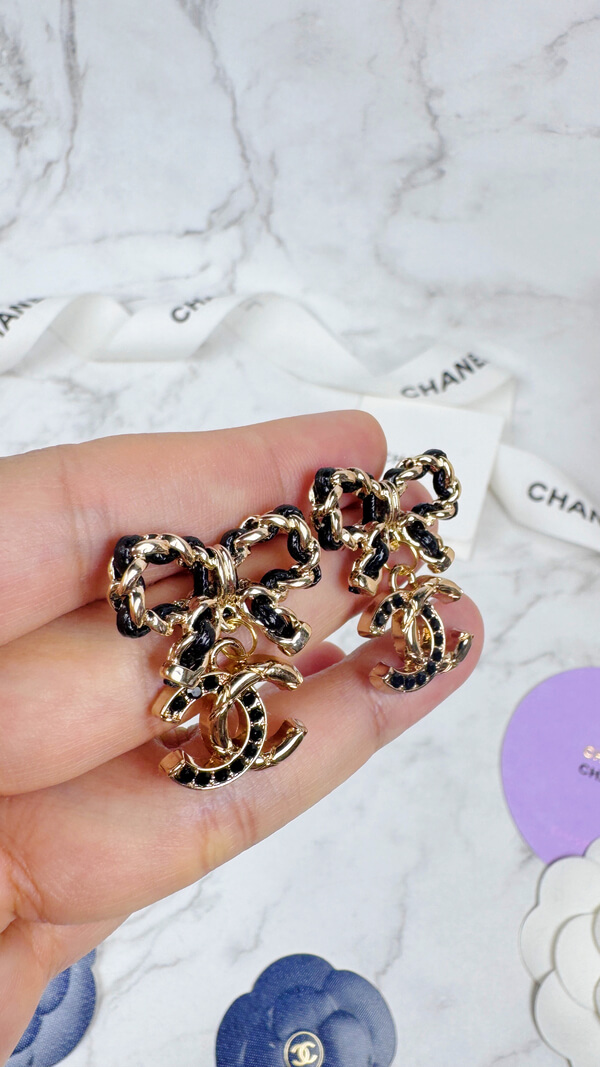 全館特價!!皮穿鍊蝴蝶結 菱格紋+黑鑽