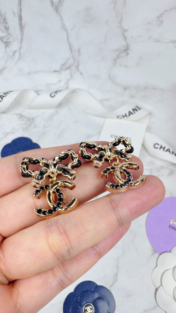 全館特價!!皮穿鍊蝴蝶結 菱格紋+黑鑽