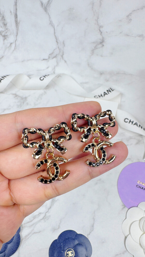 全館特價!!皮穿鍊蝴蝶結 菱格紋+黑鑽