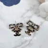 全館特價!!皮穿鍊蝴蝶結 黑金小雙C