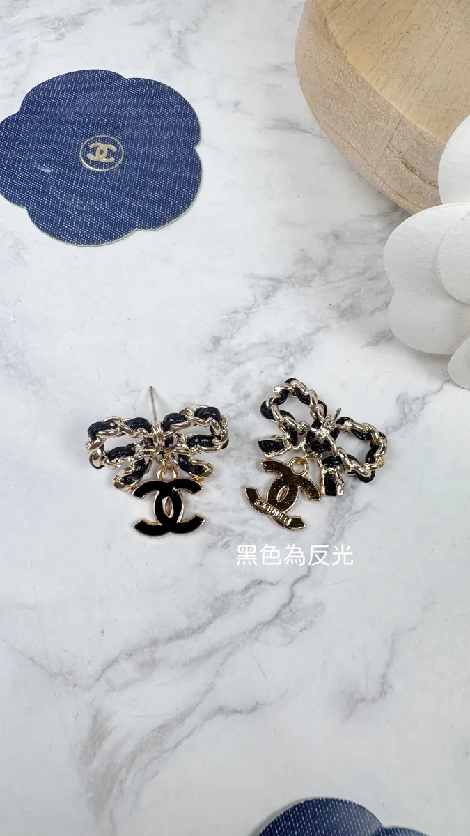 全館特價!!皮穿鍊蝴蝶結 黑金小雙C