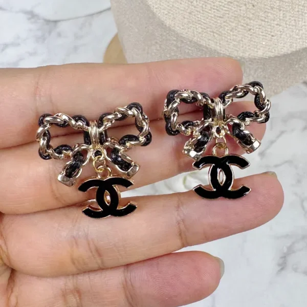 全館特價!!皮穿鍊蝴蝶結 黑金小雙C