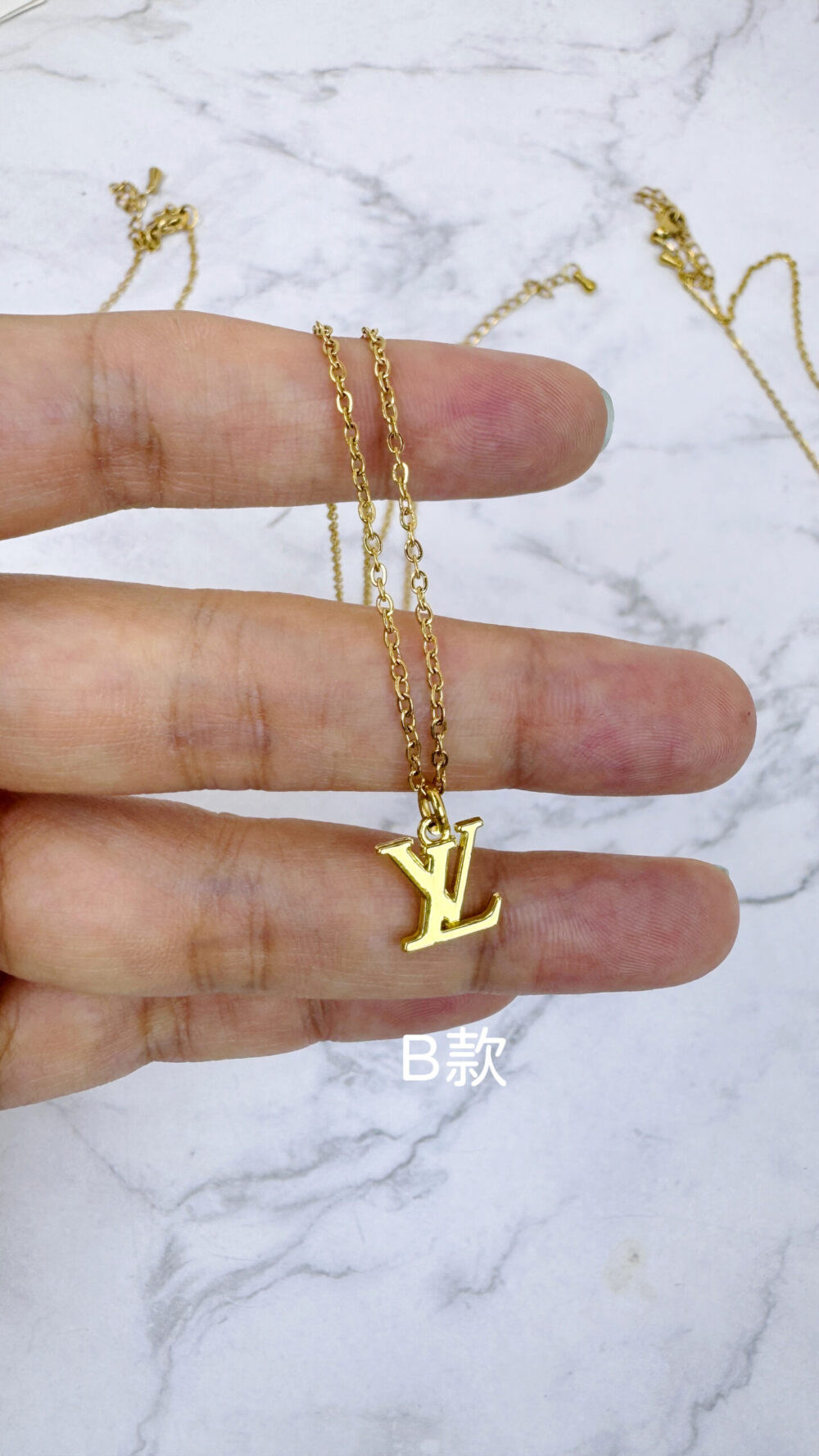 20260816_224543307_iOS 全館特價!!LV金色圓形LOGO (B款)